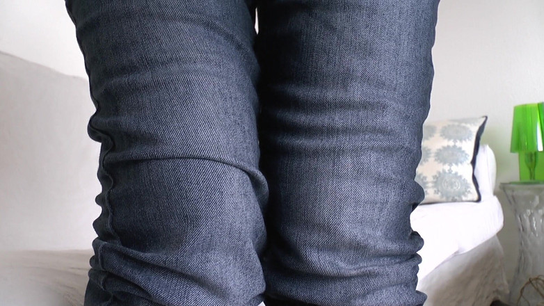 Lady Victoria Valente: Con lợn ngửi, hôm nay bạn có thể ngửi đôi tất...