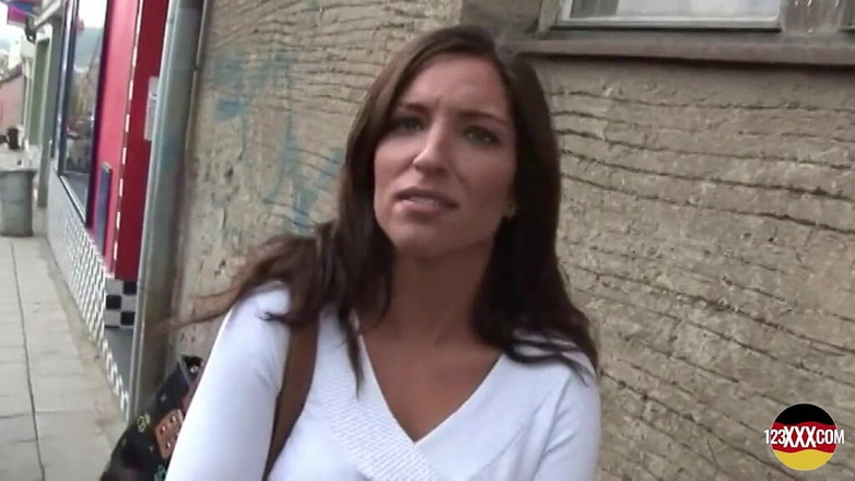 123XXX - Fucked Amateurs in Germany!: Morena europea con cuerpo perfecto es escogida para tener buen...