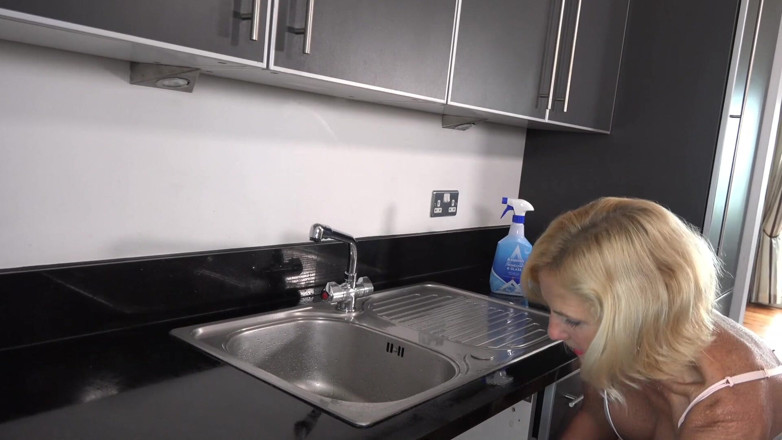 Dirty Doctors Clips - Solo Mature Playtime: Chcaní na umyvadlo