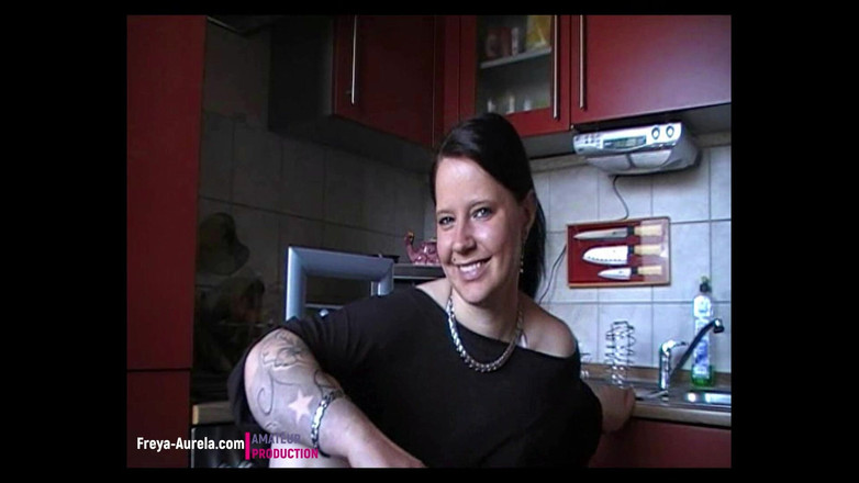 Sinika Skara: Casetă de casă privată - Când fumatul vine mi-a pișat