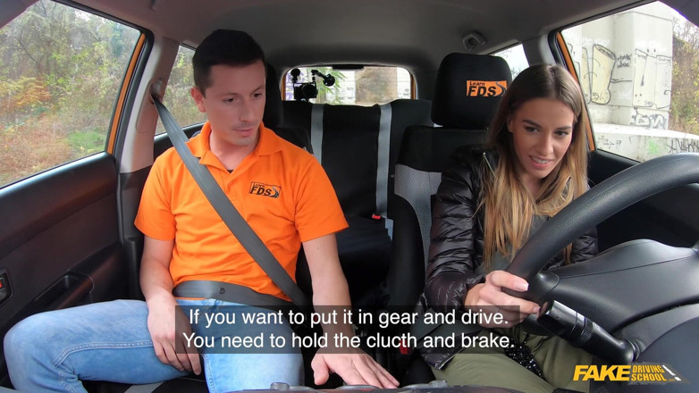 Fake Driving School: Трах на задньому сидінні після пробою