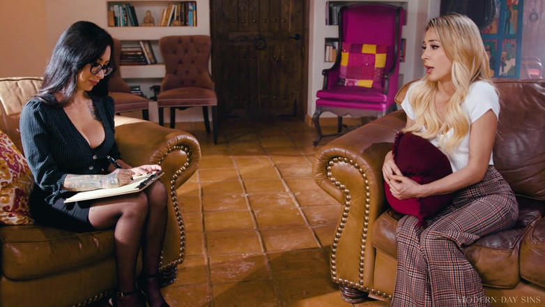 Modern-Day Sins: Pecados modernos - ¡Aiden Ashley aprende a chorrear y tijera de la...