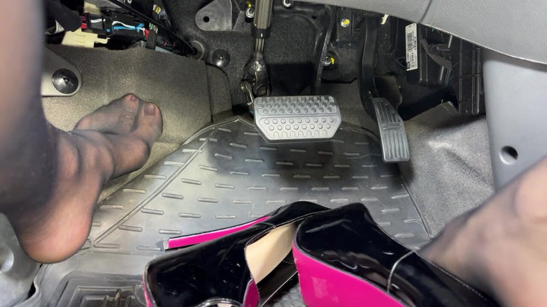 DINA LIGHT: Pedał pompowania z ukraińską boginią