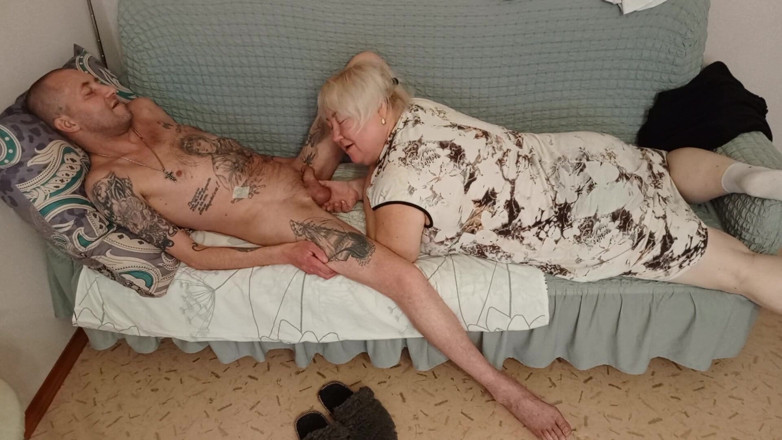 Zona901: 내 자지를 빨고 정액을 삼키는 새엄마