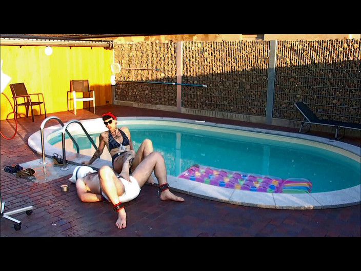 Domina Lady Vampira - SM Studio Femdom Empire: Pin thống trị 3/4