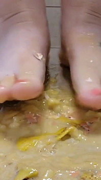 자지와 공을 깨뜨리고, 음식이 찌푸리네