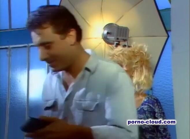 Porno Cloud: Nacido por el amor. DVD