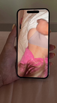 Ho trovato una registrazione anale in primo piano sull'iphone di mio marito. Lo sto guardando e sono fottutamente scioccata