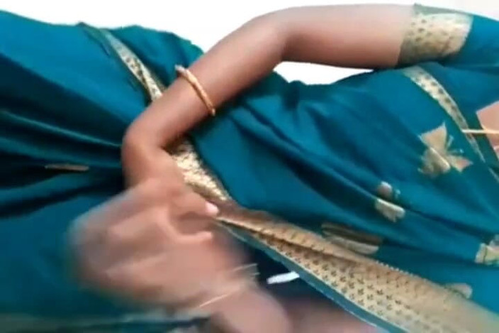 Pig pussy: Mătușă tamilă arătând totul