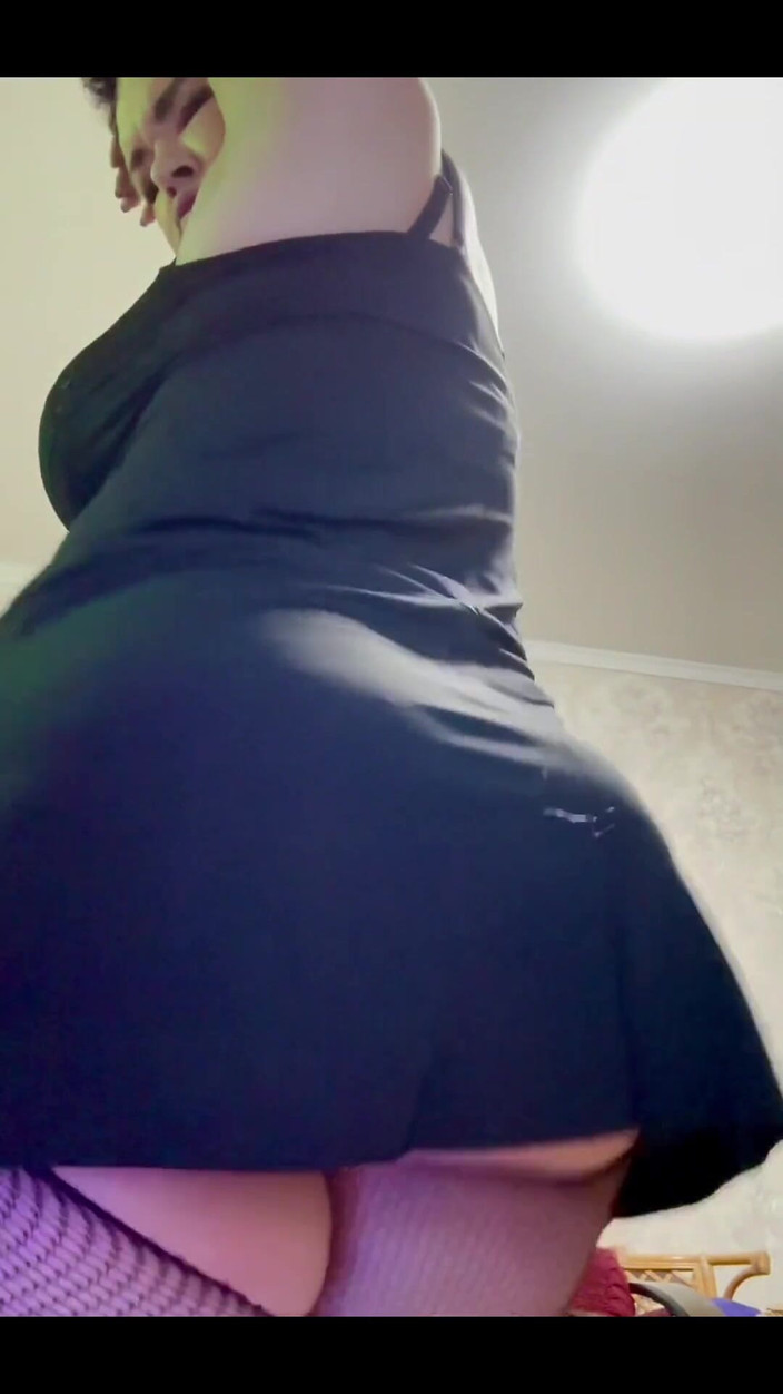 KarmenMilf: 你喜欢新衣服怎么样？