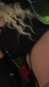 Milfka šuká ve sklepě ochotného ptáka otroka