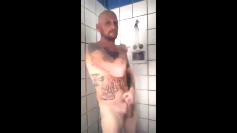 J Dubb: Vězení saje