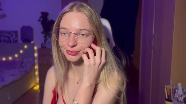 Goddess_Bella_Rae: 직장 Asmr 롤플레이에서 당신을 괴롭히는 동료를 의미합니다.