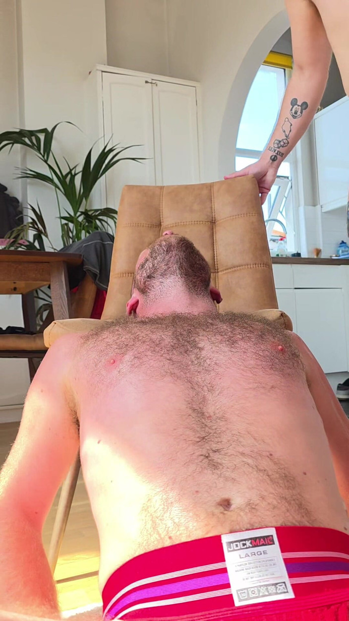 gaynaughtywelsh: Dává nadržené Tradie Bottom Lad 4 ptáky, aby manipuloval ze zadku...
