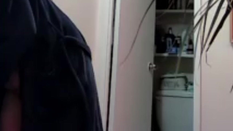 Truridge: ベビーシッターがナニーカムでオナニーをしているところを捕まえる