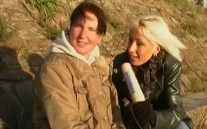 German Amateur Videos: Zobacz, jak ta niemiecka laska z tuszem bawi się zabawką