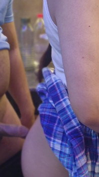 L'amica sorellastra calda viene scopata dal fratellastro arrapato