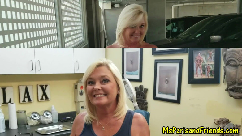Ms Paris and Friends: Das beste, um komplett nackt im freien zu strippen