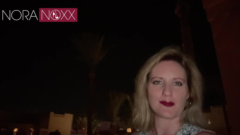 Nora Noxx: Задача раба Nora для тебя, жалкое насекомое: съешь печенье