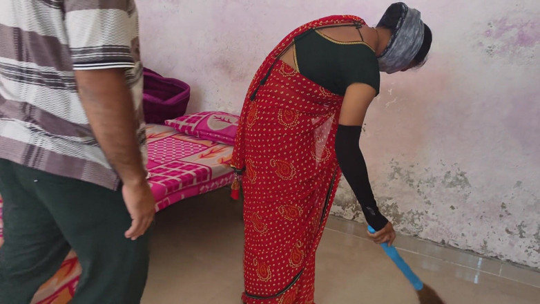 BadMash_Bhabhi: Servitoare indiancă desi sexy futută