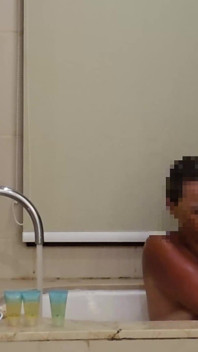 Esposa toma banho em um hotel, MILF, cena completa, ep 32901