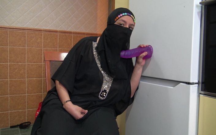Souzan Halabi: サウジアラビアの寝取られ妻は大きなペニスを望んでいます