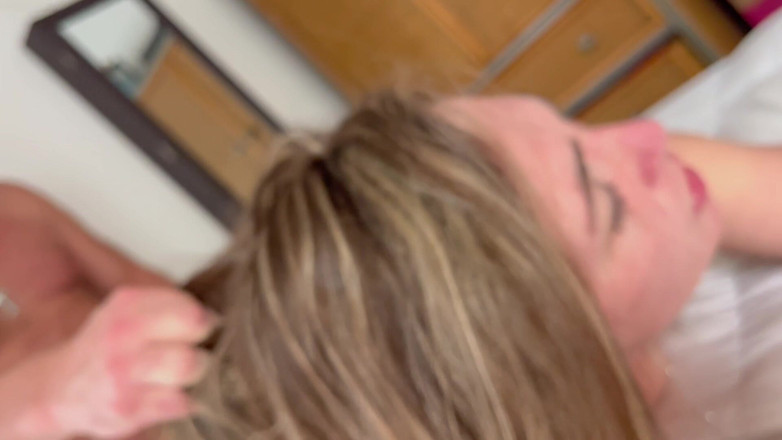 Zman: 她被指控拿走珠宝,被教练脱衣服