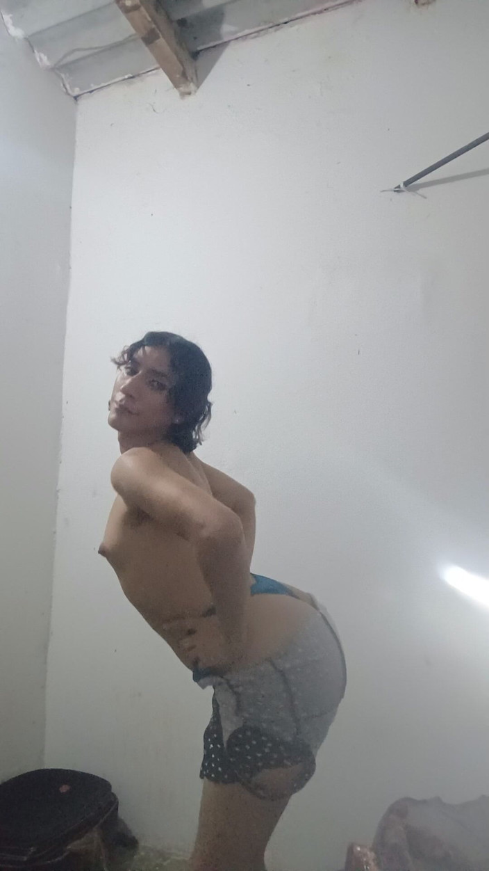 Femboy from Colombia: Грудь, которая становится все больше и больше