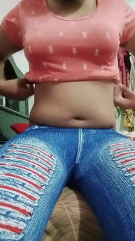 Indian Gay Crossdresser Gaurisissy Prawdziwy Domowy Seks XXX W Różowej Koszuli I Niebieskich Leginsach