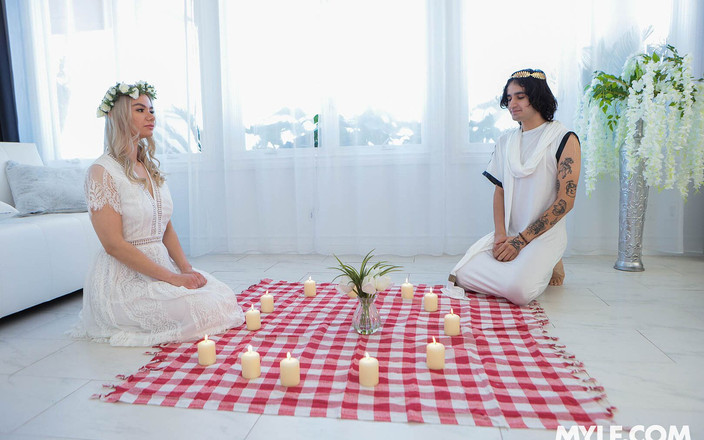 Family Strokes: 妊娠中の継母のためにボールが滴る中出し