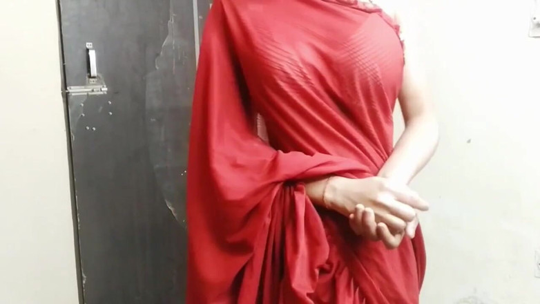 Desi college love: Desi Mladá macecha Priya má doma podvádění a drsný sex...