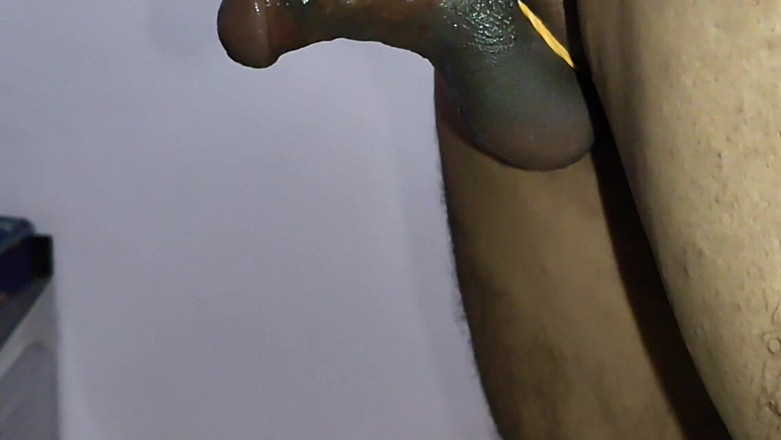 Jastin: Seks chłopak masturbował się nagle ktoś zapukał do drzwi i...