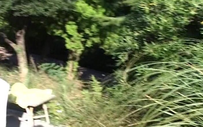 Videos Francaises: Musculosas francesas disfrutando de un trío anal junto a la...