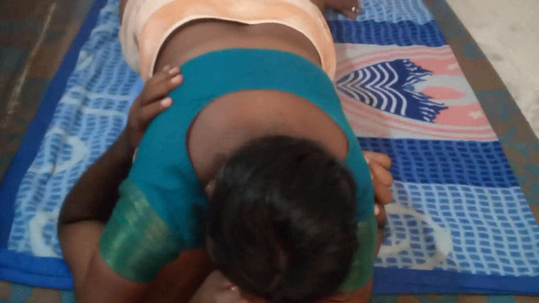 Desi palace: Tante Anu India dengan pria tua seks hardcore