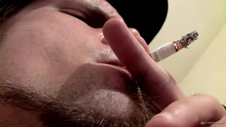 Boys Smoking: Nolan Chainin v prádelně