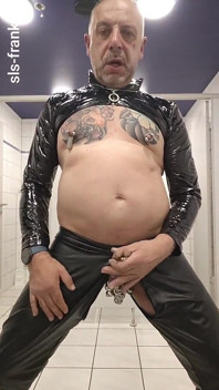 Sls-frank Masturbiere in Pornokino Toilette in Trier