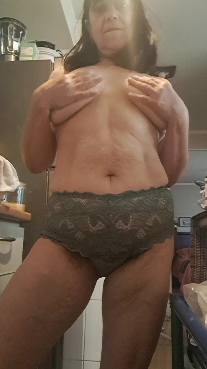 Mommy big hairy pussy: Prowadzenie dojrzałych szortów macochy