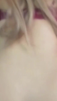 Vind je het leuk hoe deze jongen me penetreert totdat hij in me terechtkomt