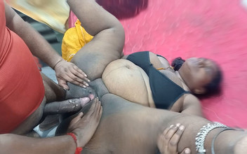 Veni: Pareja tamil follando el coño en posición de preñada en...