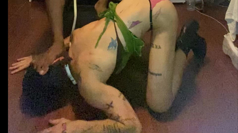 Wesley Bull: Une soumise bien dressée profite de mes pieds