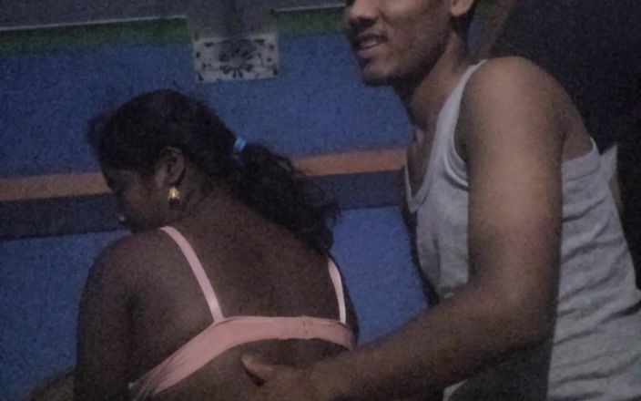 Anisha: Cuplu indian desi