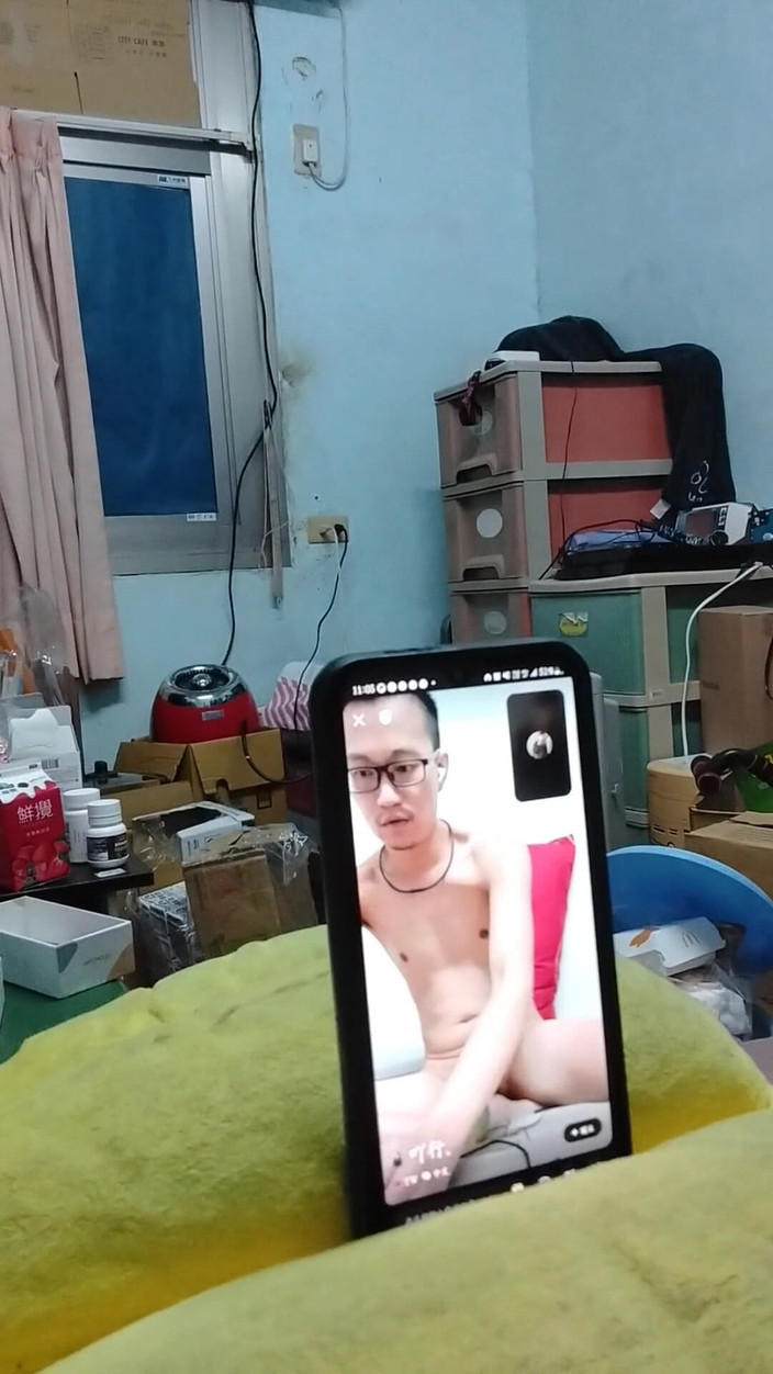 Gaysian fun: Apeluri video aleatorii afișate străinilor