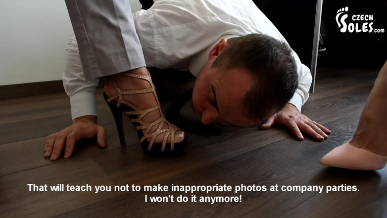 Czech Soles - foot fetish content: Ofiste çift ayak hakimiyeti