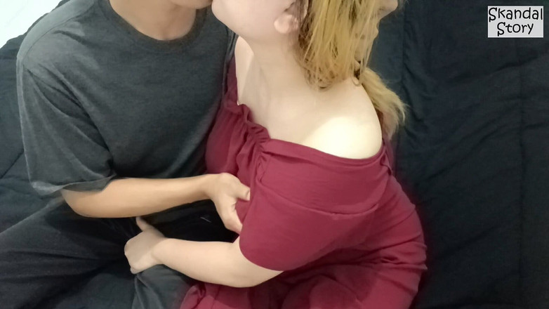 Skandal Story: Okouzlující baculatá bezešvá červená košile