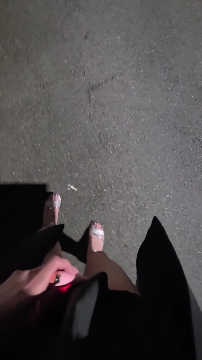 Taiwancdgirl: Transsexuala Ting Xuan se masturbează în aer liber cu Love Egg