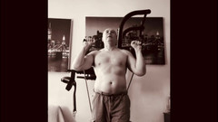 Alex Art: Un homme fort se masturbe après l’entraînement