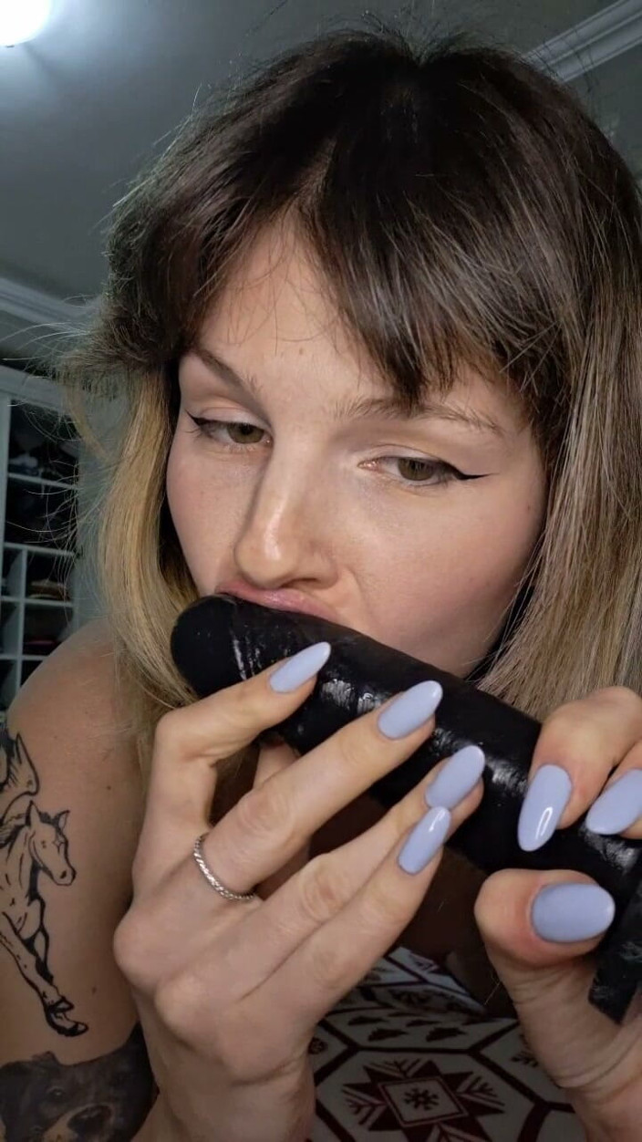 Milla Cute: İlk anal video - yeni oyuncağımı deniyorum