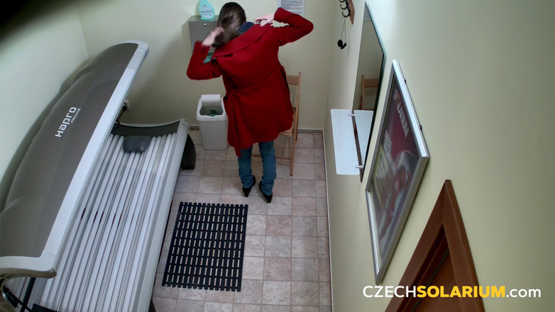 Czech Solarium: Czech Solarium 30: Long-haired Brunette Shows off Every Curve