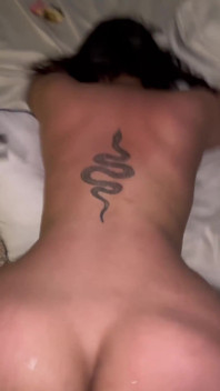 BDSM topları sert vuruyor, yüksek inlemelerle sikişiyor