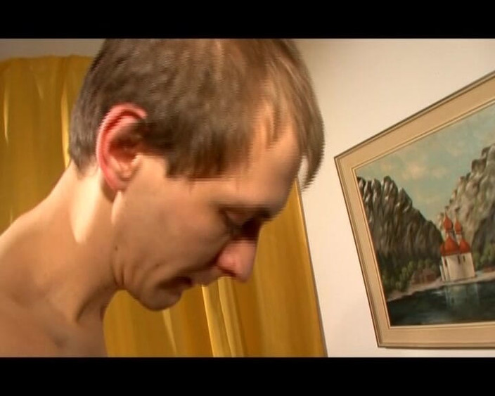 Hardcore German Club: La ragazza amatoriale ha dovuto cavalcare un cazzo in un...